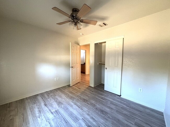 Building Photo - Spacoius Home Available Now!