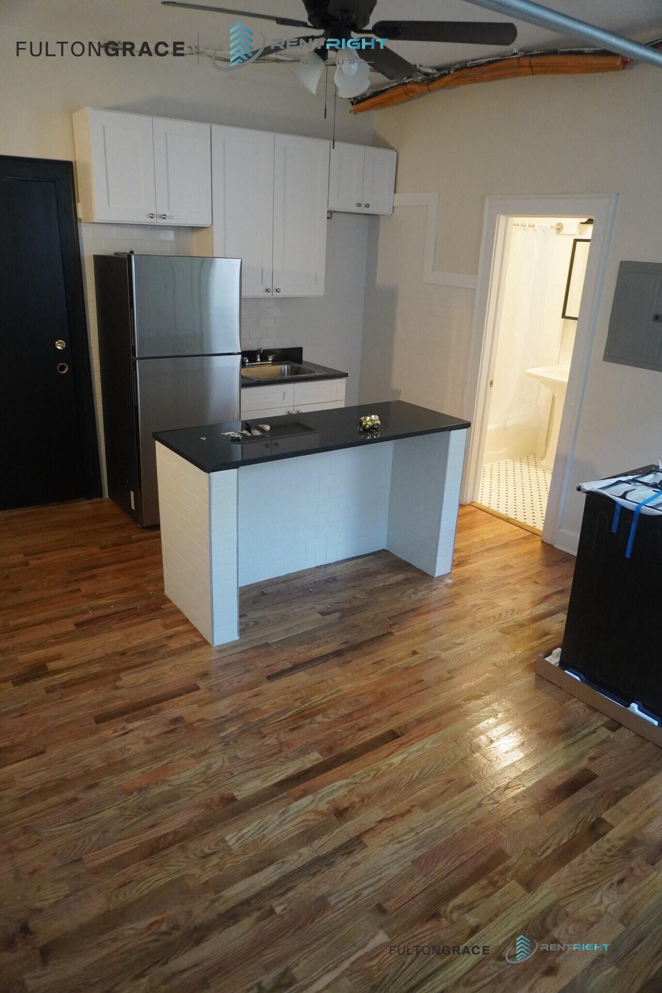 Building Photo - 1712 W Albion Ave