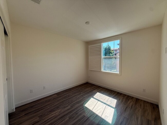 Building Photo - Modern 3BR/2.5BA Townhome in the Heart of ...