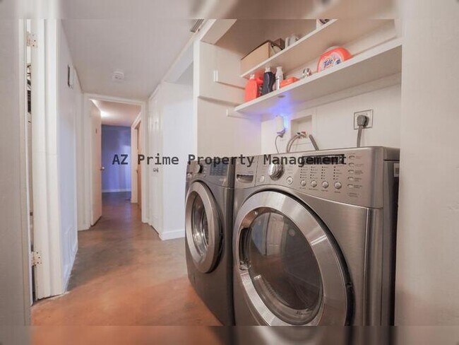 Building Photo - 351 E Encanto Dr