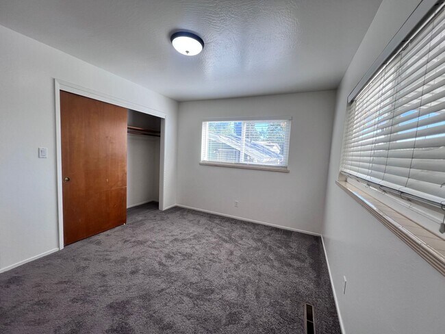 Building Photo - EBS T 37565