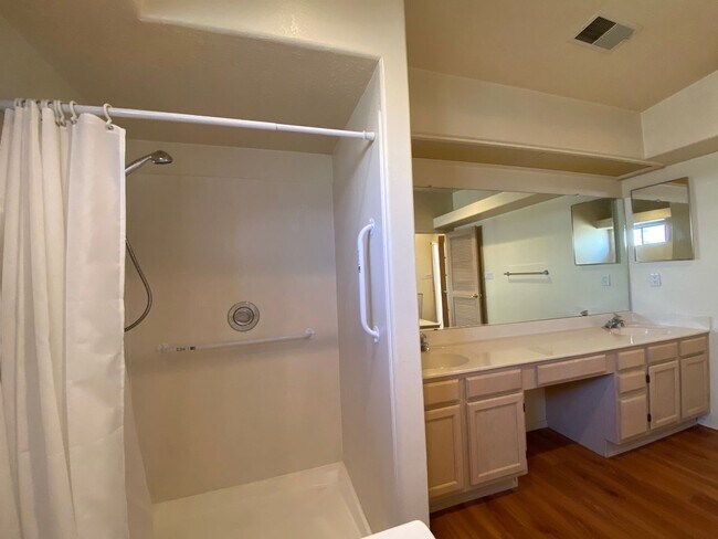 Building Photo - Beautiful 3-Bedroom Home in NW Albuquerque