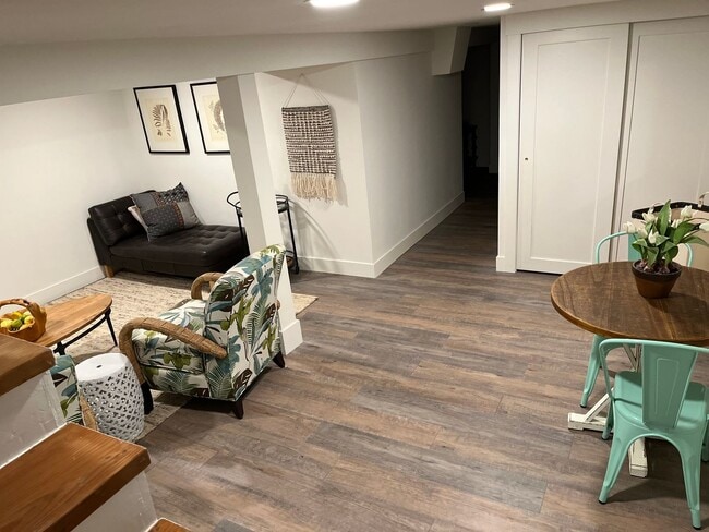 Building Photo - A Turnkey 4 Bed 2 Bath Furnished Retreat