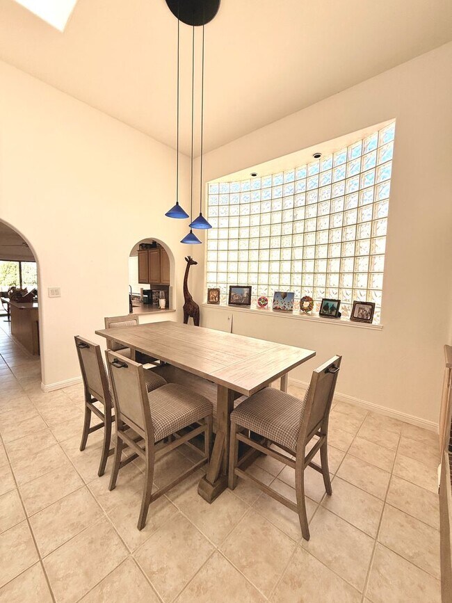 Building Photo - NE HEIGHTS