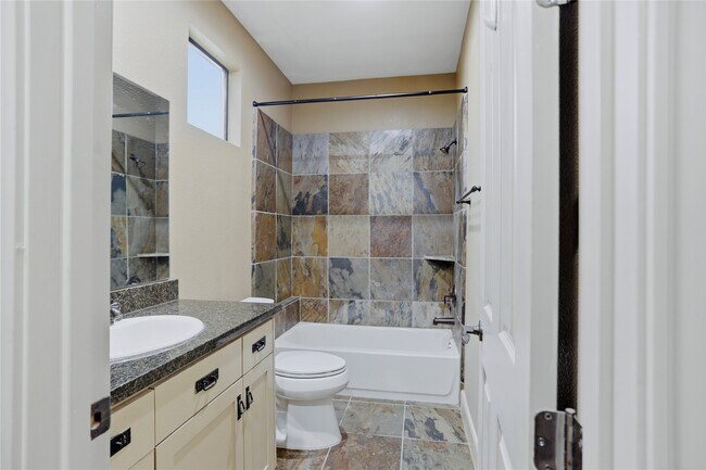 Building Photo - 1603 W 14th St