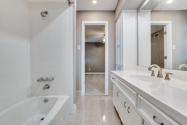 Building Photo - 9810 Crest Meadow Dr