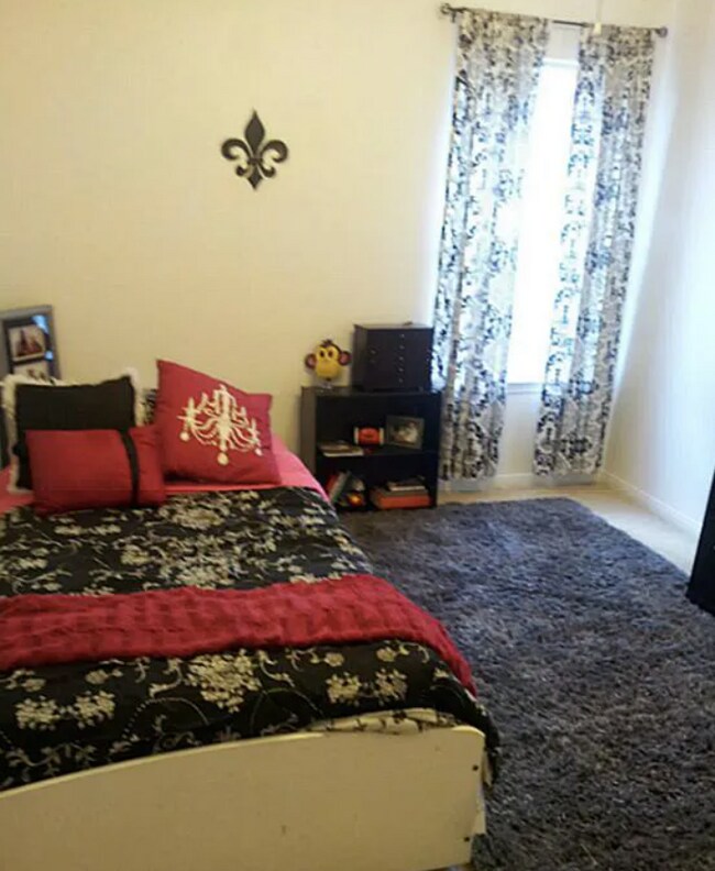 Building Photo - 19018 Piney Way Dr