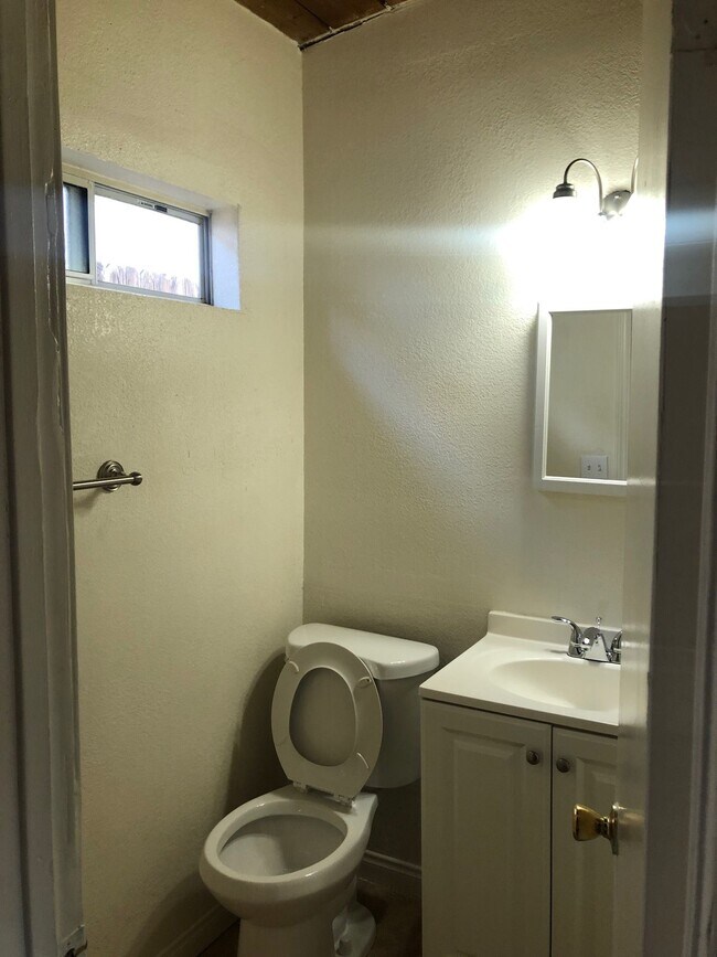 Building Photo - 624