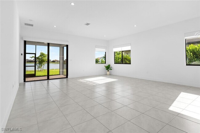 Building Photo - 4947 Brigata Wy