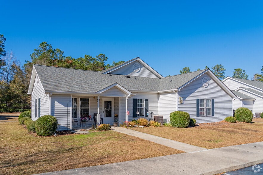 Building Exterior - Weatherstone Park Apartments
