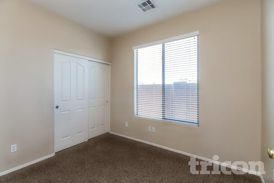 Building Photo - 36497 W Barcelona Ln