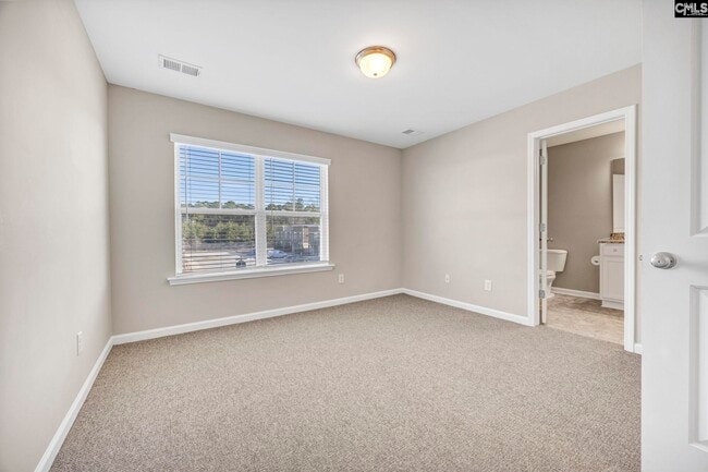 Building Photo - 135 Hunters Grove Dr