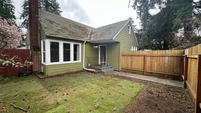 Primary Photo - Portland Original Bungalow! Hardwoods, Lar...