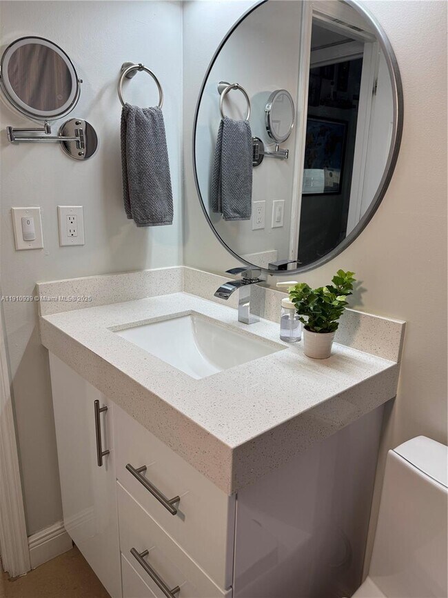 Building Photo - 14036 SW 90th Ave