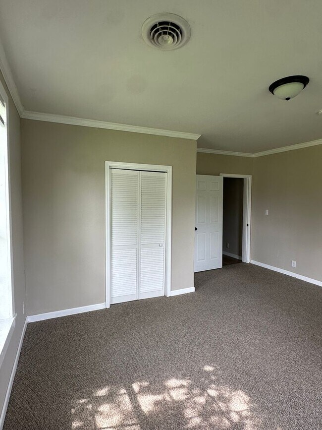 Building Photo - 1008 Speight St