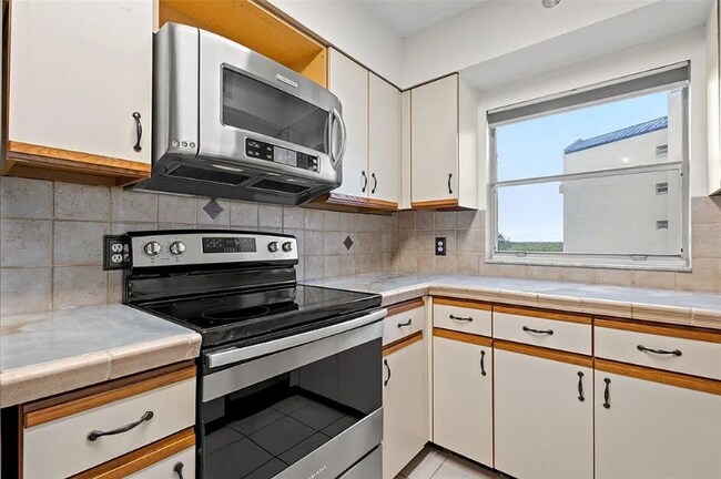 Building Photo - 2333 Feather Sound Dr