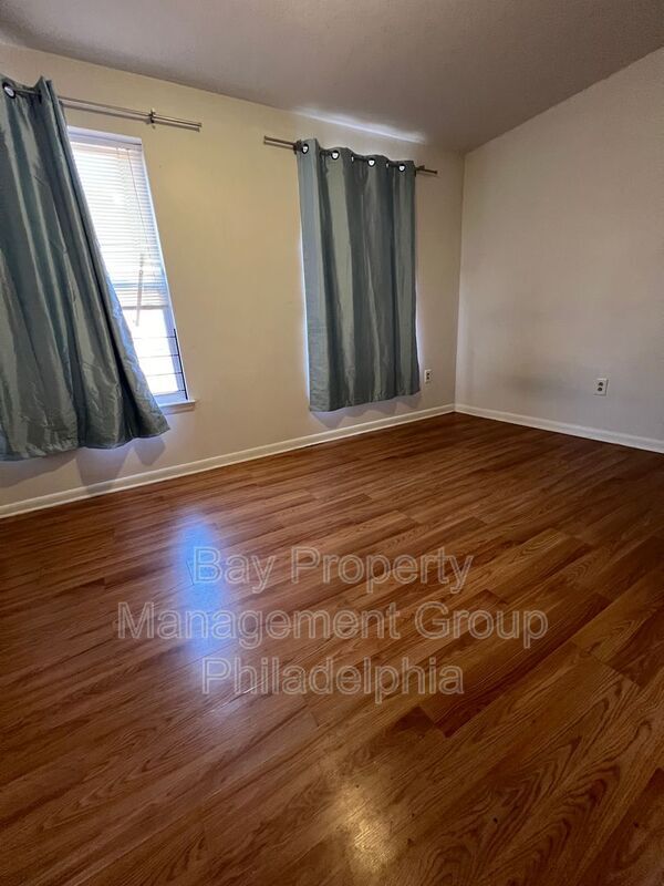 Building Photo - 1610 W Diamond St