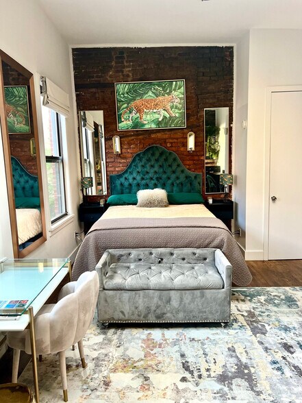 Building Photo - 329 W 19th St