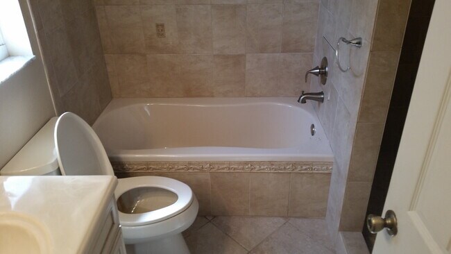 Building Photo - 3 Bed / 2 Bath Home in Venice - Rent with ...