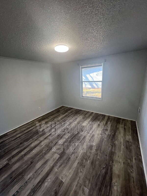 Building Photo - 2000 Indianapolis Rd