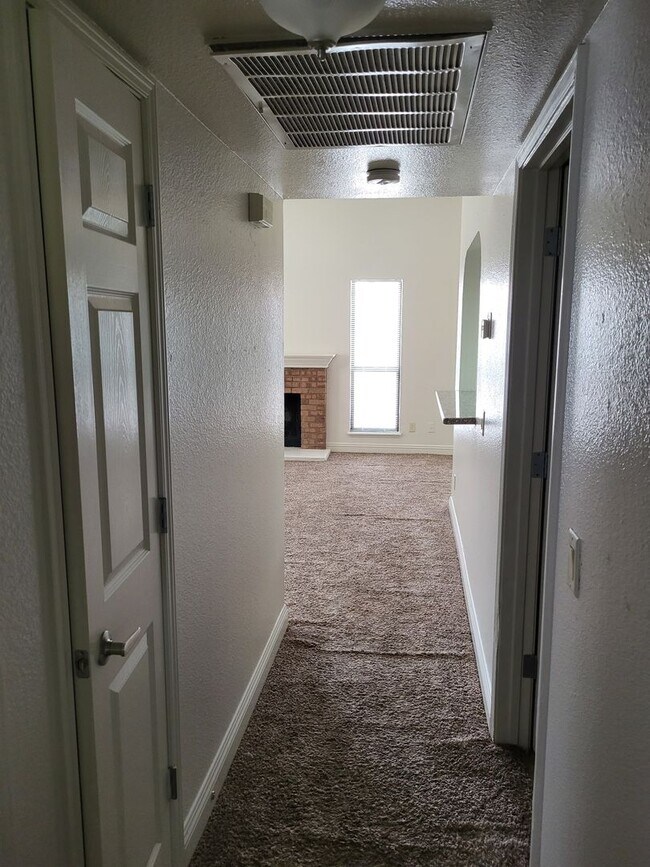 Building Photo - 1412 Bass Dr