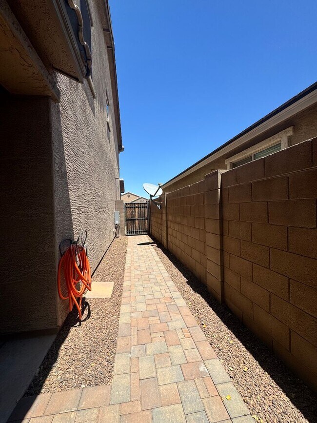 Building Photo - 4 BEDROOM HOME IN COLDWATER RANCH