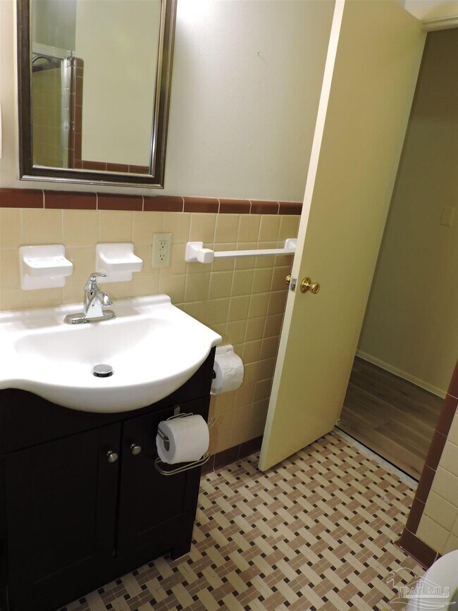 Building Photo - 146 Drew Cir