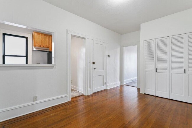 Building Photo - 110 18th St