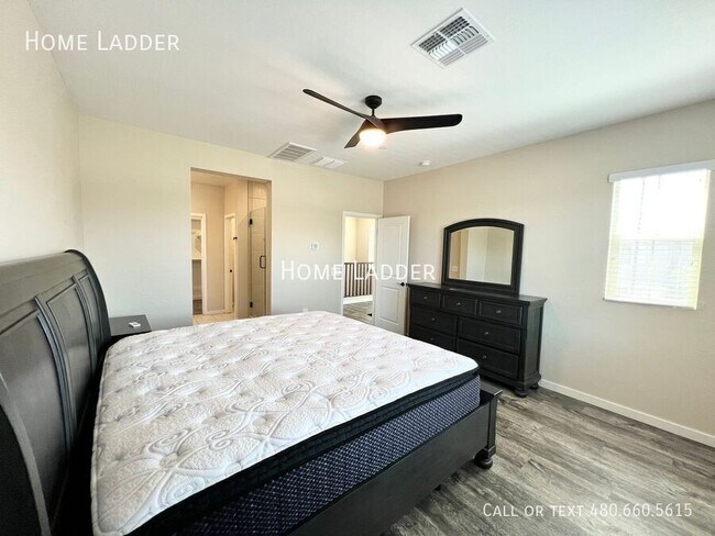 Building Photo - 779 E Doral Ave