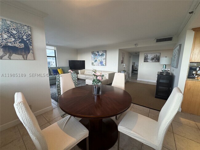Building Photo - 2555 Collins Ave