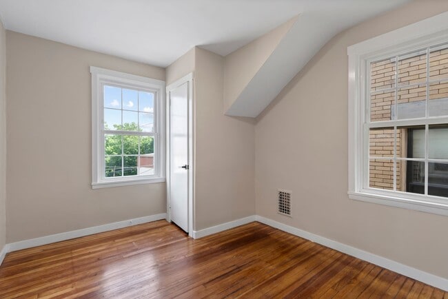 Building Photo - 349 Ridgewood Ave