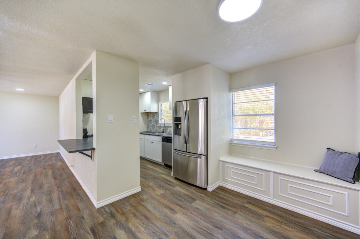 Building Photo - 1210 N Natchez Dr