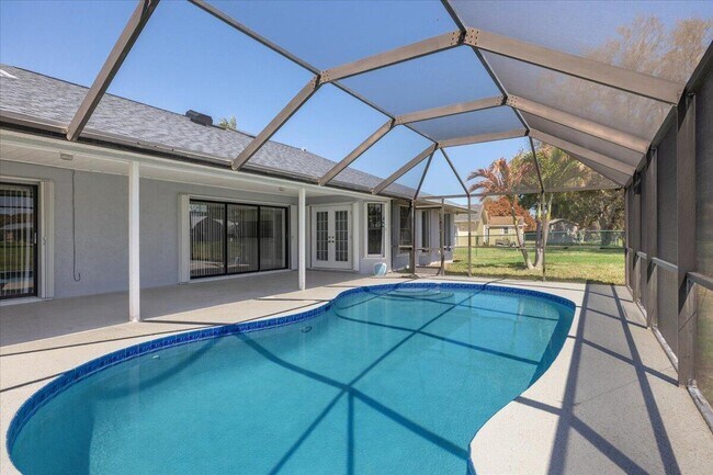 Building Photo - 1902 SE Gaskins Cir