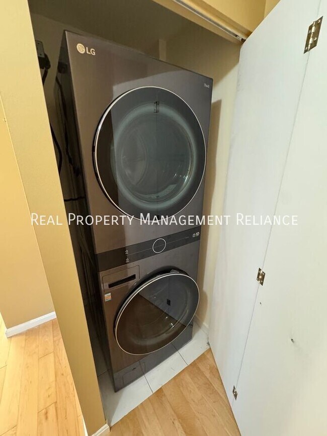 Building Photo - 20 Central St