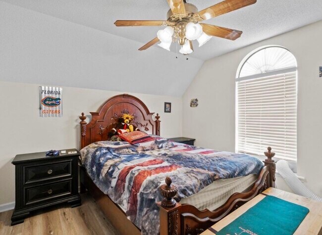 Building Photo - 1017 S Hills Dr