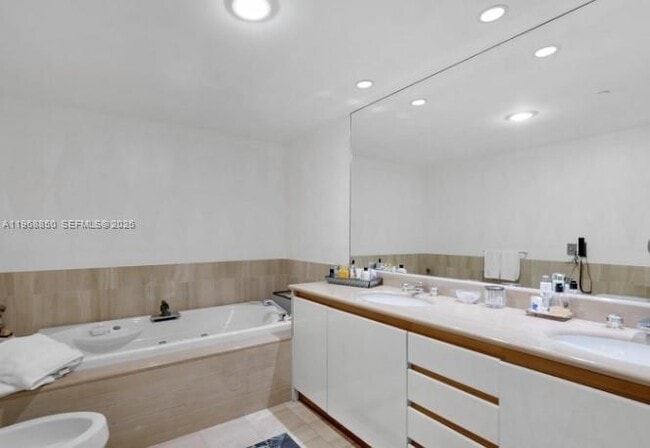 Building Photo - 1643 Brickell Ave