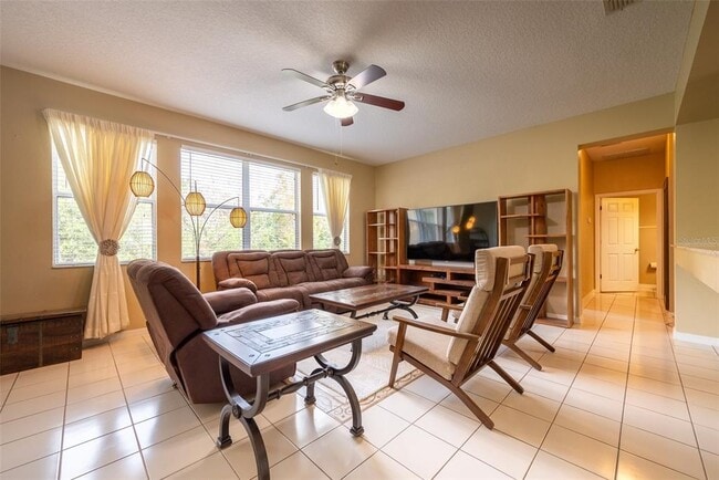 Building Photo - 207 Black Springs Ln
