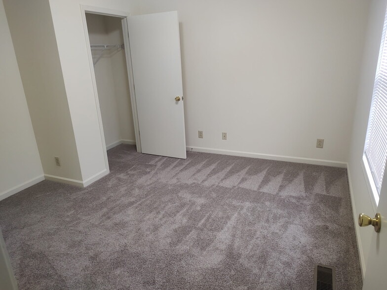 Building Photo - 210 W 17th St