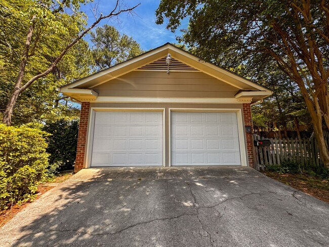 Building Photo - Beautiful Tri Level Home in Vanstory Hills