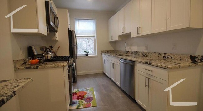 Building Photo - Charming 1 Bedroom
