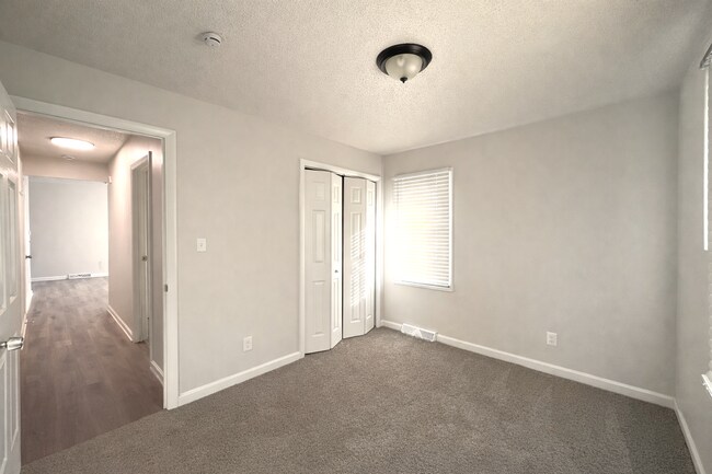 Building Photo - COMING SOON: Charming Home on a Peaceful Street in South Kansas City!