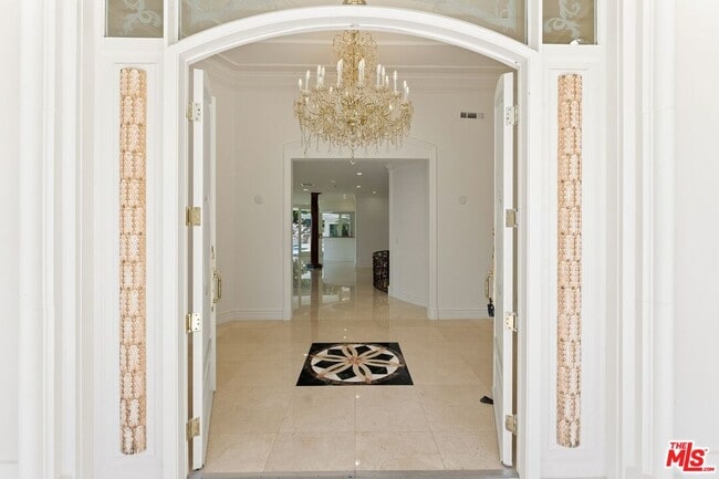 Building Photo - 1725 Loma Vista Dr