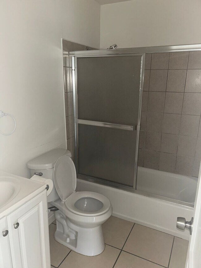 Building Photo - 1130 Palm Ave