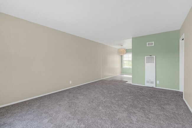 Building Photo - 2 BEDROOMS 1 BATH UNIT IN GREAT LOCATION!!!