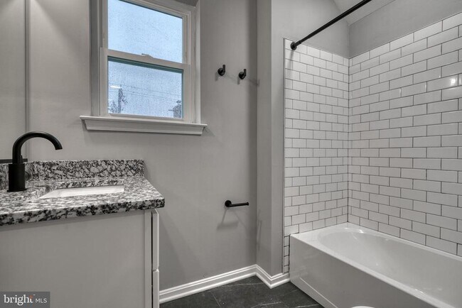 Building Photo - 6722 Brentwood Ave