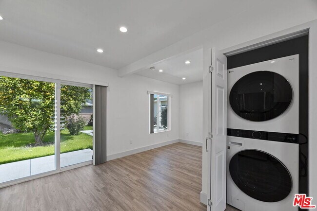 Building Photo - 6229 Sylvia Ave