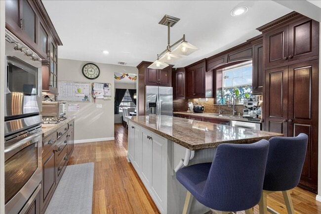 Building Photo - Beautiful & Spacious South Torrance Home