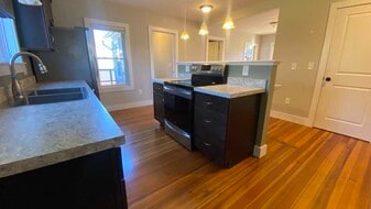 Building Photo - 6 Church Ave