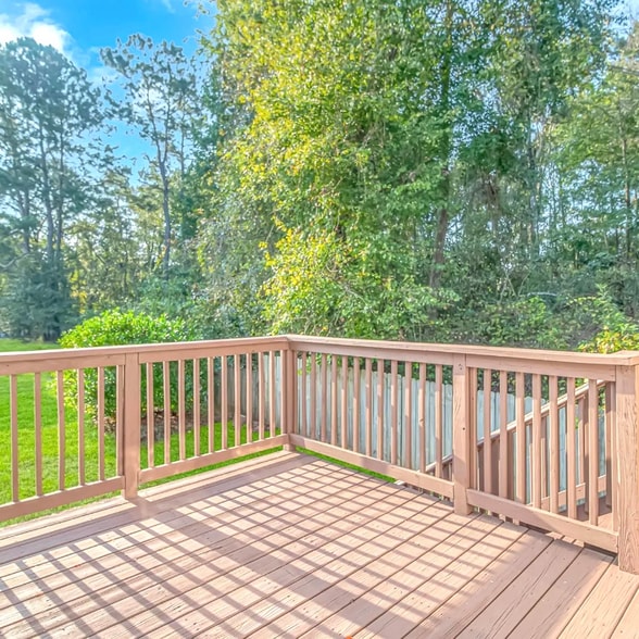 Building Photo - 961 Castlewood Dr