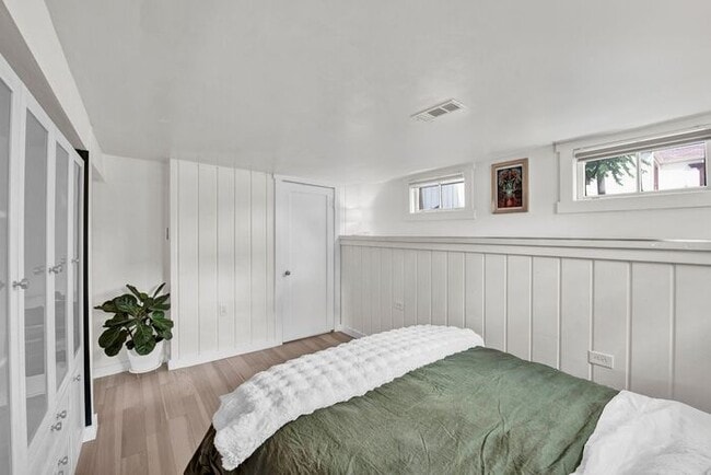 Building Photo - Elegant 1BR Basement Suite in Downtown His...